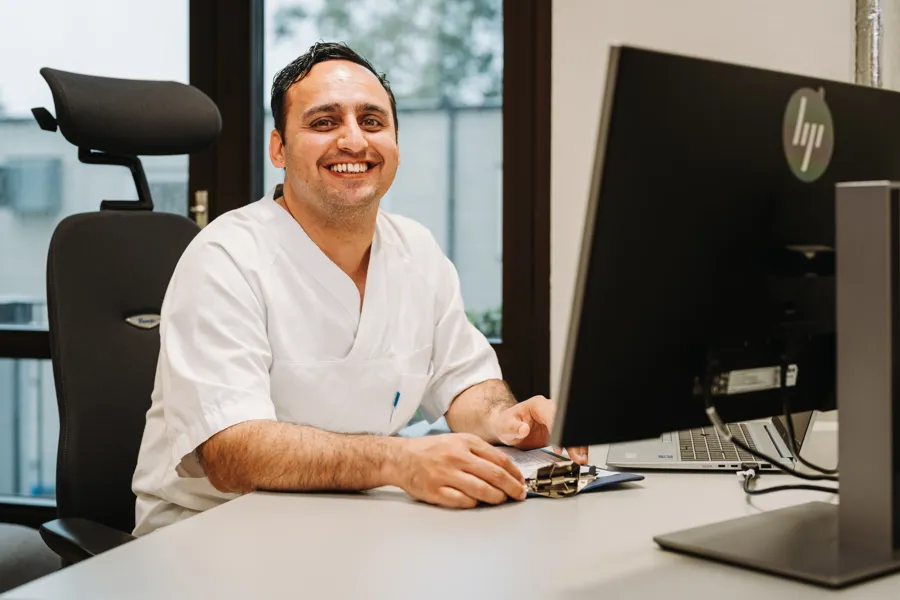 Klinisk farmasøyt som jobber på pcen